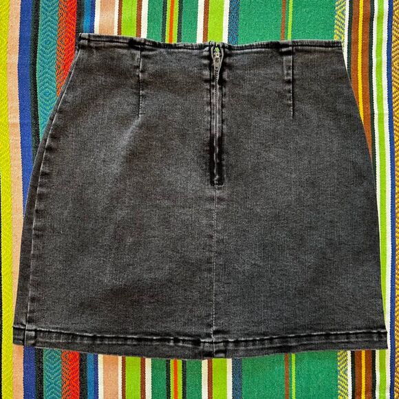 Wild Fable Acid Wash Denim Miniskirt in Black Grey size 2 - Picture 2 of 7